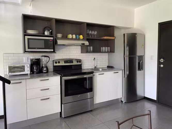 Apartamento Amueblado de 1 Habitación en zona 10 - Miniatura 5