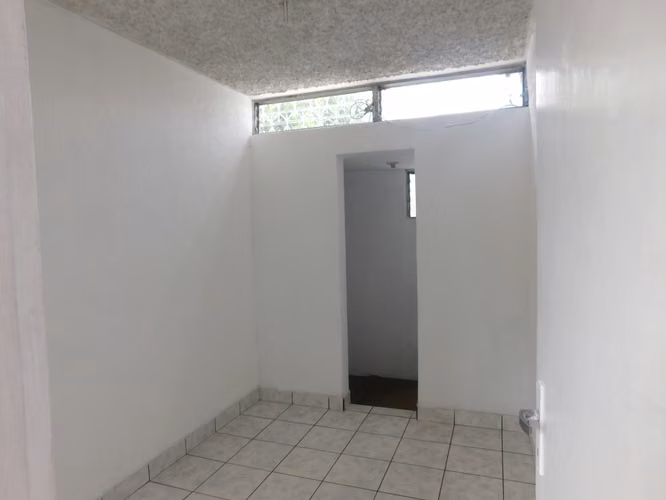 CASA EN RENTA PARA OFICINAS ZONA 12 - Miniatura 8