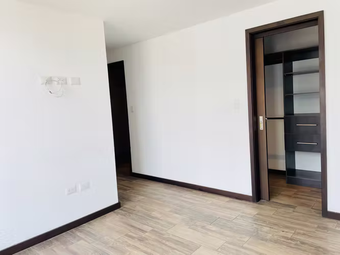 Apartamento de 2 Habitaciones en zona 15 Vista Hermosa 2 - Imagen 9