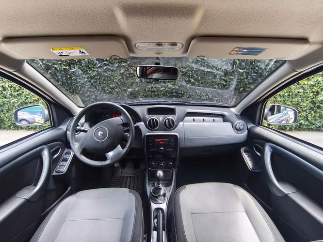 Renault Duster Modelo 2016 de agencia - Imagen 5