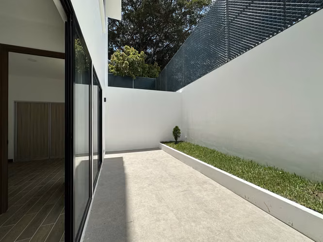 APARTMENT FOR RENT IN AREA 14 WITH PATIO - VILA 14