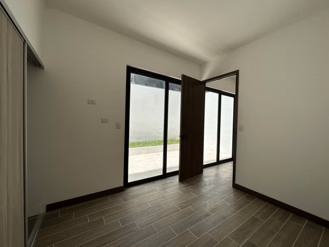 APARTAMENTO EN RENTA EN ZONA 14 CON PATIO - VILA CATORCE - Imagen 5