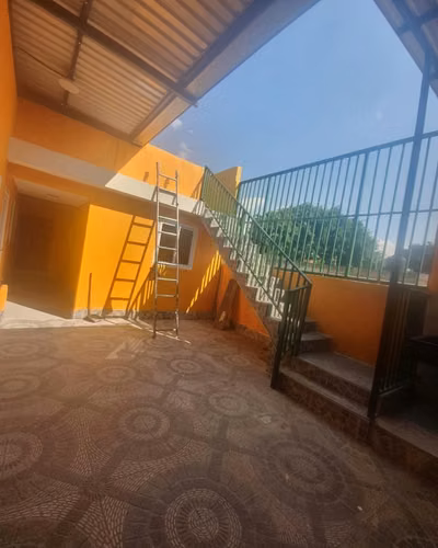 ¡INVIERTE Y GENERA el 6% ROI ANUAL!  Casa con Locales Comerciales en Bulevar Sur, San Cristóbal - Imagen 5