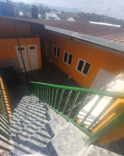 ¡INVIERTE Y GENERA el 6% ROI ANUAL!  Casa con Locales Comerciales en Bulevar Sur, San Cristóbal - Imagen 3