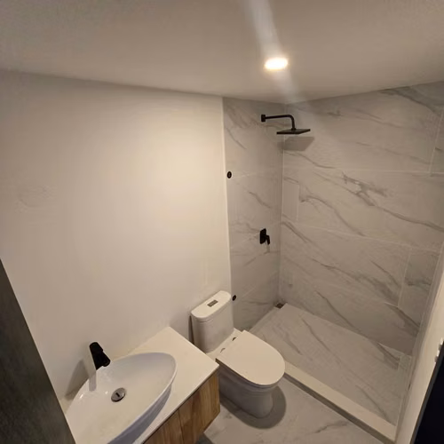LINDO APARTAMENTO EN RENTA EN ZONA 5 EDIFICIO CENTRICO - Miniatura 6