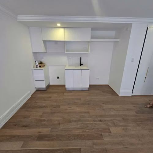 LINDO APARTAMENTO EN RENTA EN ZONA 5 EDIFICIO CENTRICO - Miniatura 3