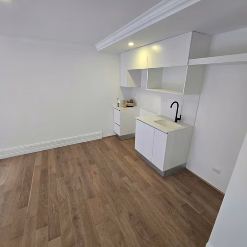 LINDO APARTAMENTO EN RENTA EN ZONA 5 EDIFICIO CENTRICO - Miniatura 2