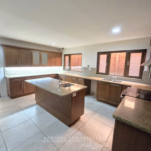 Casa en renta zona 10 condominio La Joya de 4 habitaciones + 2 estudios - Imagen 4