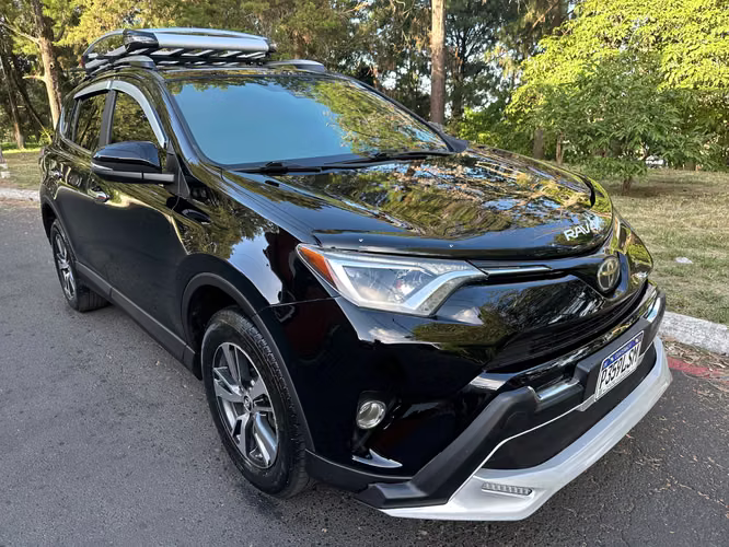 TOYOTA RAV4 ADVENTURE 4X4 2018 - todas sus bolsas, sin óxido, recién ingreso.