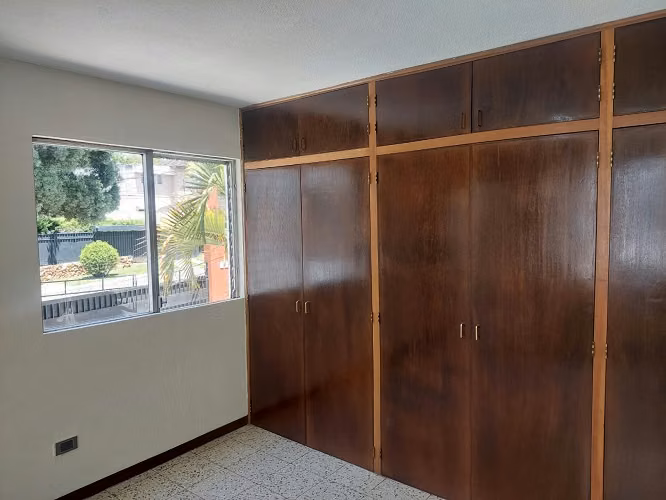 Alquiler de casa en zona 15 VHI ideal para oficinas dentro de garita AR - Imagen 7