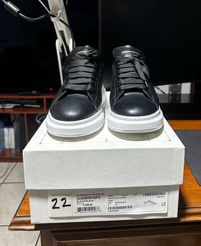 Alexander McQueen - Oversized Sneakers – Originales - Nuevos - Cuero - Color: Negro - Talla: 41.5
