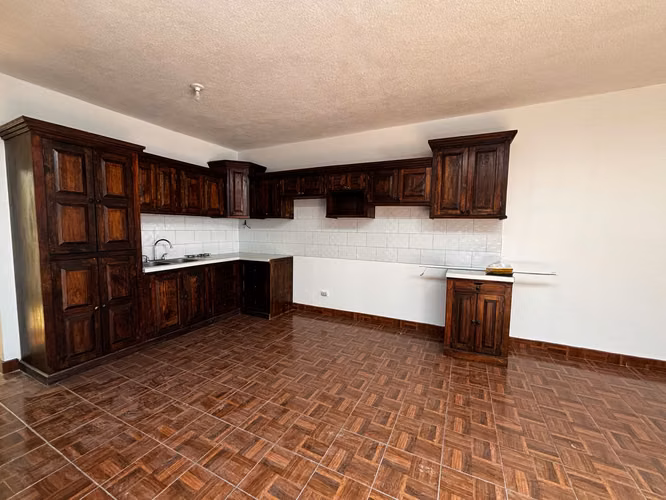 Casa en Renta de 1 nivel Zona 16 Hacienda Real