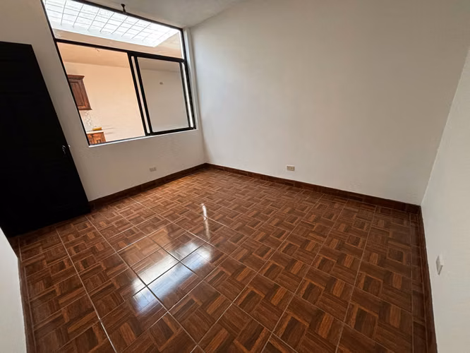 Casa en Renta de 1 nivel Zona 16 Hacienda Real - Imagen 2