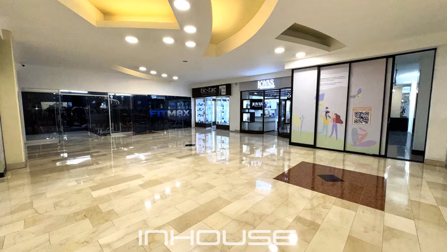 LOCAL EN RENTA EN ZONA 10 CENTRO COMERCIAL PRADERA
