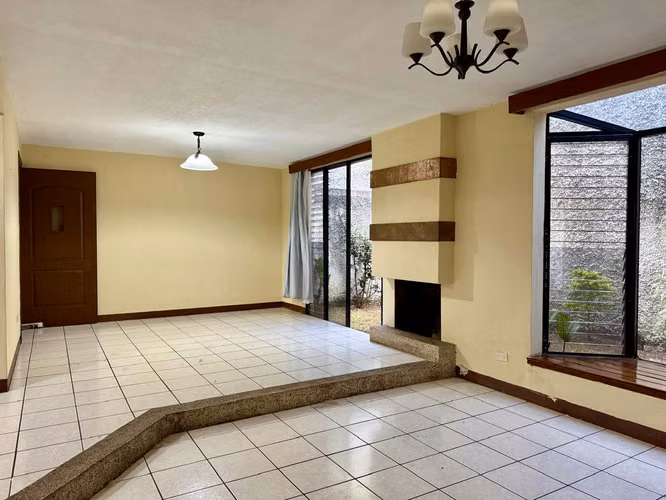 CASA EN VENTA EN ZONA 11, DENTRO DE CONDOMINIO