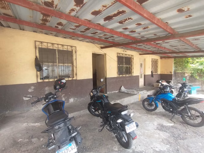 ALQUILO : AMPLIA BODEGA de 6,000 M2 en Villa Nueva a pocos Metros de CA-9 - Imagen 4