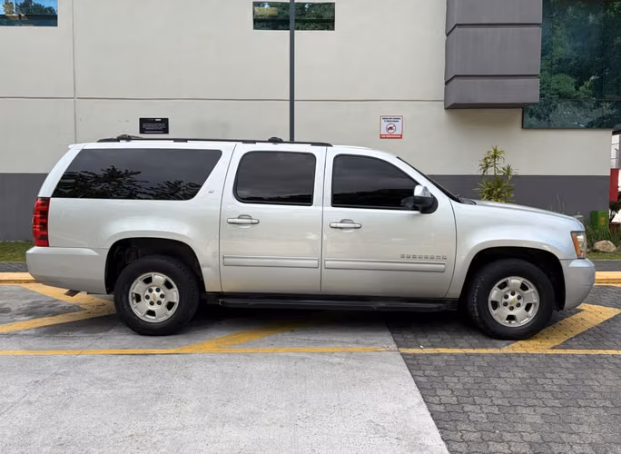 Chevrolet Suburban LT Importado Modelo 2011 - Imagen 2