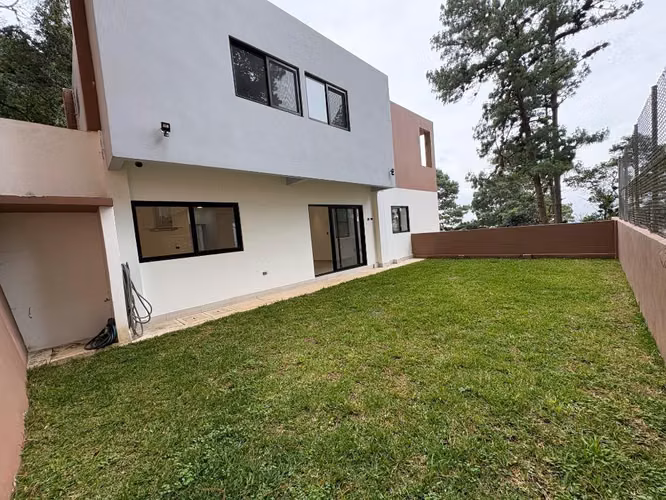 Zona 16 por el Pulte casa dentro de garita en venta - Imagen 1