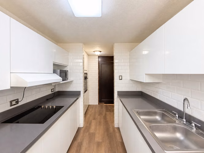 RENTA DE APTO. TIPO TOWNHOUSE DENTRO DE EL JARDIN, ZONA 10 - Imagen 3