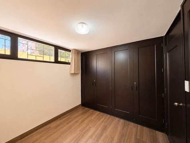 RENTA DE APTO. TIPO TOWNHOUSE DENTRO DE EL JARDIN, ZONA 10 - Imagen 8