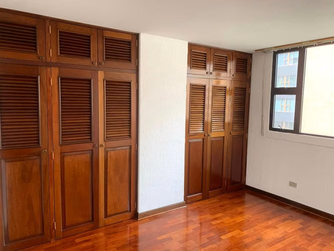 RENTA DE AMPLIO APARTAMENTO EN EDIFICIO GRECO, ZONA 14