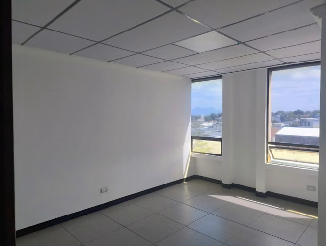 Oficina en Edificio Corporativo en Renta en Zona 13 - Imagen 9