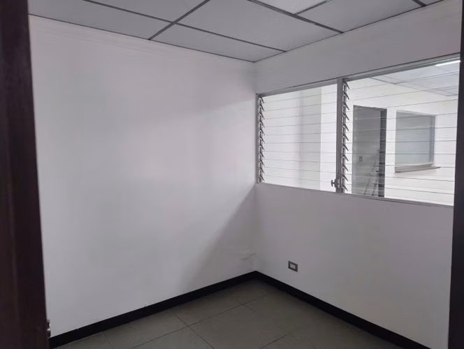 Oficina en Edificio Corporativo en Renta en Zona 13 - Imagen 3