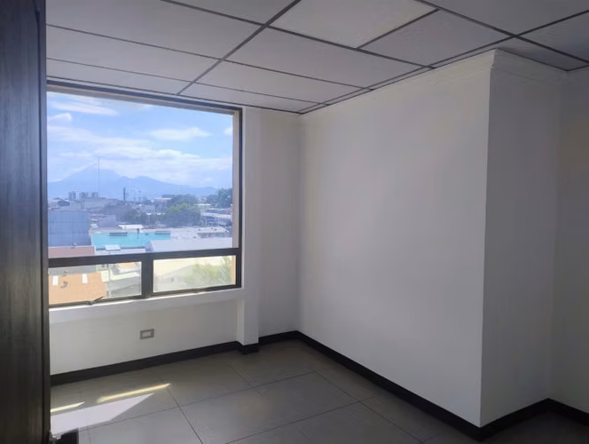 Oficina en Edificio Corporativo en Renta en Zona 13 - Imagen 5