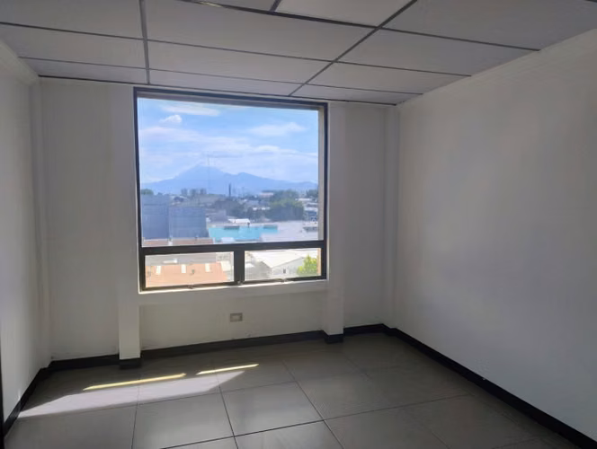 Oficina en Edificio Corporativo en Renta en Zona 13