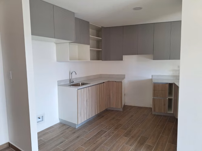 Apartamento en Venta Parque 14 Nivel Alto