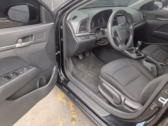 Hyundai Elantra Gl 2018 Mecánico de Agencia Un Dueño Bien Cuidado Súper Económico - Imagen 7