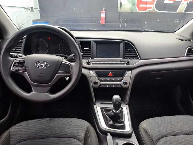 Hyundai Elantra Gl 2018 Mecánico de Agencia Un Dueño Bien Cuidado Súper Económico - Imagen 8