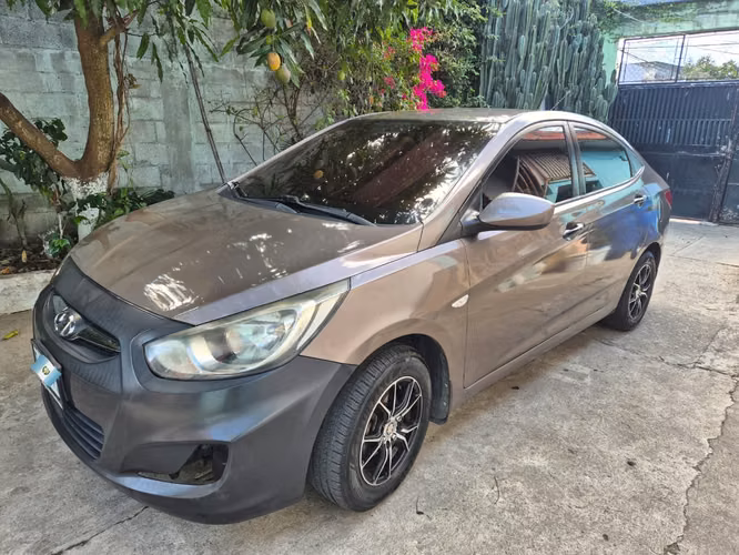 Hyundai Accent GLS 2012 de Agencia - Imagen 3