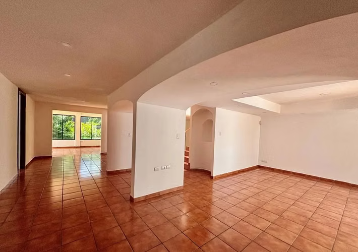 RENTA DE AMPLIA VIVIENDA EN SECTOR LA VILLA, ZONA 14 - Imagen 4