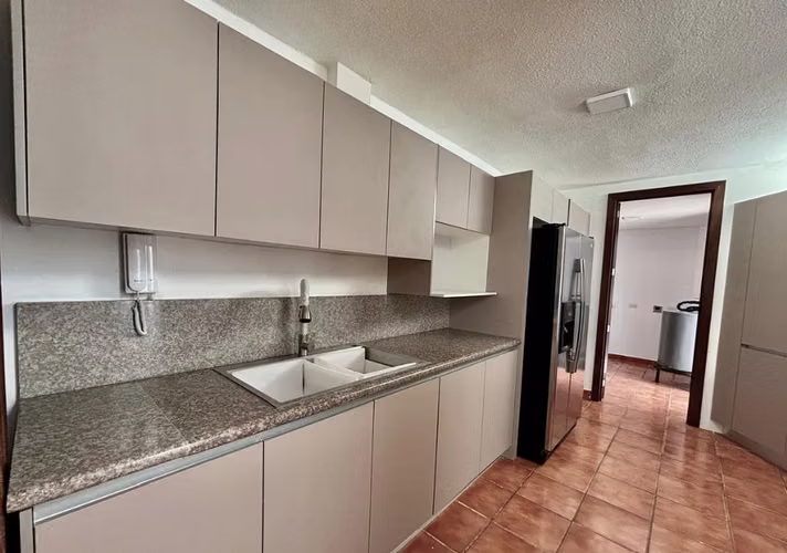 RENTA DE AMPLIA VIVIENDA EN SECTOR LA VILLA, ZONA 14 - Imagen 7