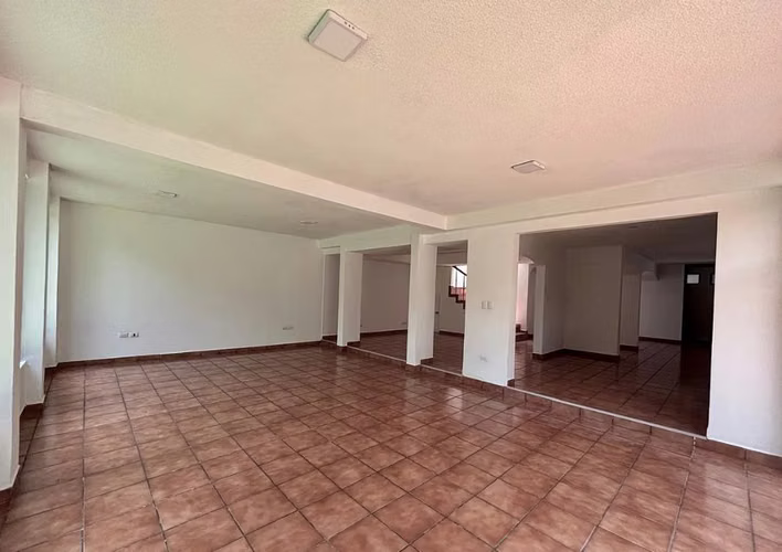 RENTA DE AMPLIA VIVIENDA EN SECTOR LA VILLA, ZONA 14 - Imagen 8
