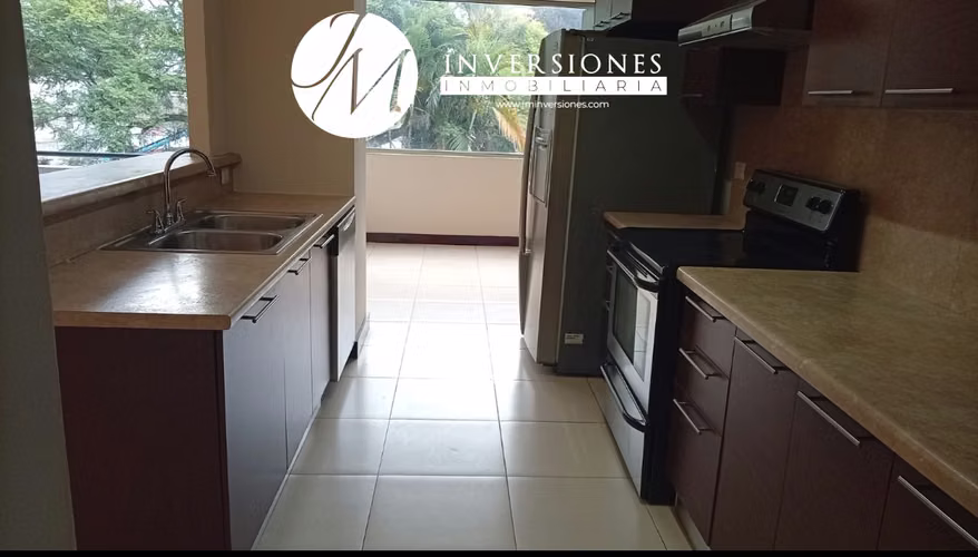Apartamento de 2 dormitorios en zona 14 - Imagen 4