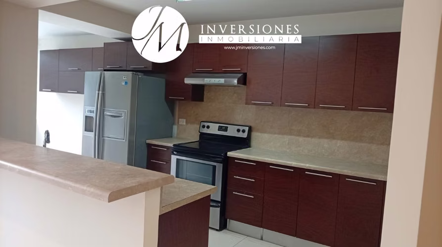 Apartamento de 2 dormitorios en zona 14 - Imagen 2