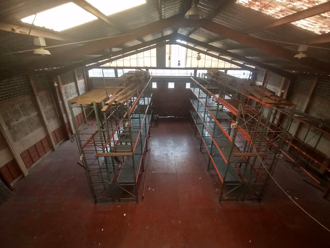 ALQUILO : Bodega de 1,200 M2 , excelente sector en z. 12 a pasos de la AGUILAR  BATRES - Imagen 7