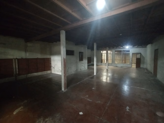 ALQUILO : Bodega de 1,200 M2 , excelente sector en z. 12 a pasos de la AGUILAR  BATRES - Imagen 6