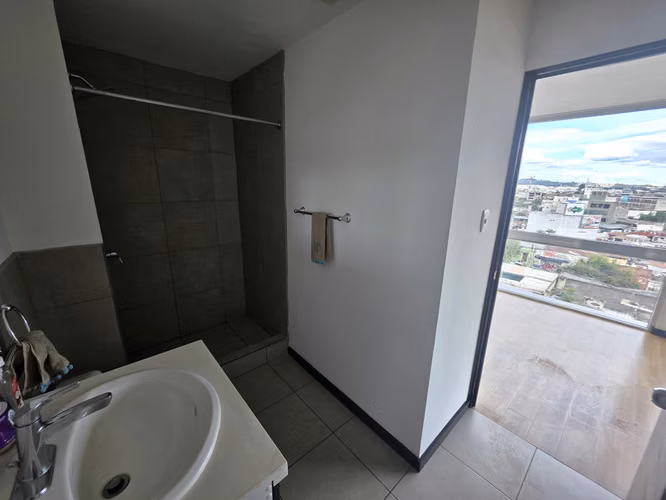 LINDO APARTAMENTO EN RENTA EN EDIFICIO 7-47 ZONA 4 - Imagen 4