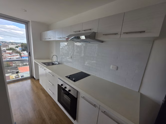 LINDO APARTAMENTO EN RENTA EN EDIFICIO 7-47 ZONA 4 - Imagen 2