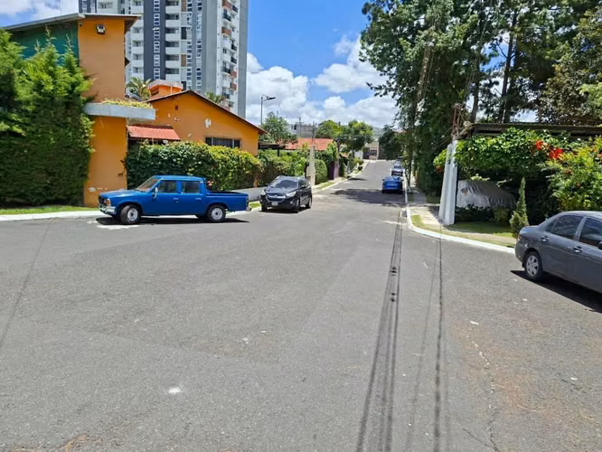 Amplía casa en Bosques de San Nicolás