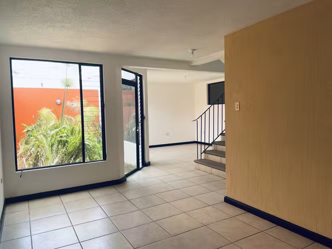 Alquilo Casa en Residencia Los Manantiales Km. 19 - Imagen 2