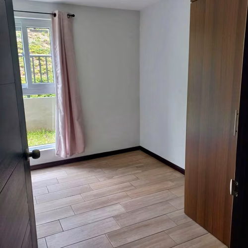 RENTO APARTAMENTO CON JARDIN EN EDIFICIO BARI KM 18.5 CARRETERA A EL SALVADOR - Imagen 4