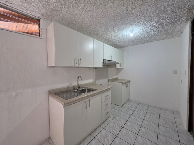 CASA EN RENTA EN ZONA 3 DE MIXCO LOMAS DEL RODEO