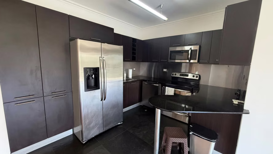 ALQUILER DE AMPLIO APARTAMENTO EN ZONA 14 SOBRE LA 5 AVENIDA - Imagen 5