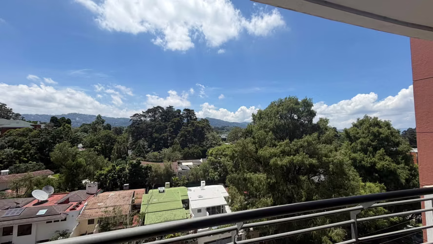 ALQUILER DE AMPLIO APARTAMENTO EN ZONA 14 SOBRE LA 5 AVENIDA - Imagen 3