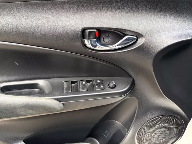Toyota Yaris E de Agencia Modelo 2023