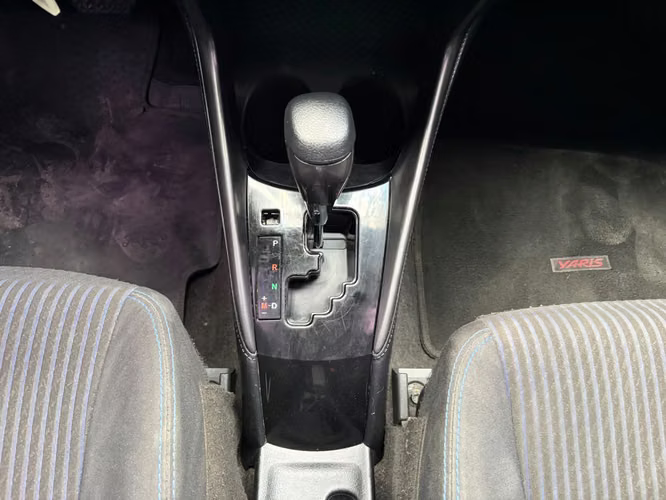 Toyota Yaris E de Agencia Modelo 2023